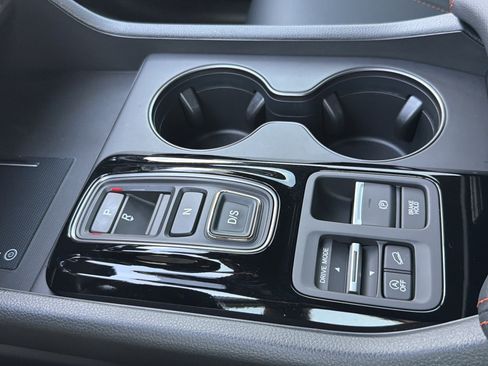 Used 2025 Honda Pilot TrailSport image 8