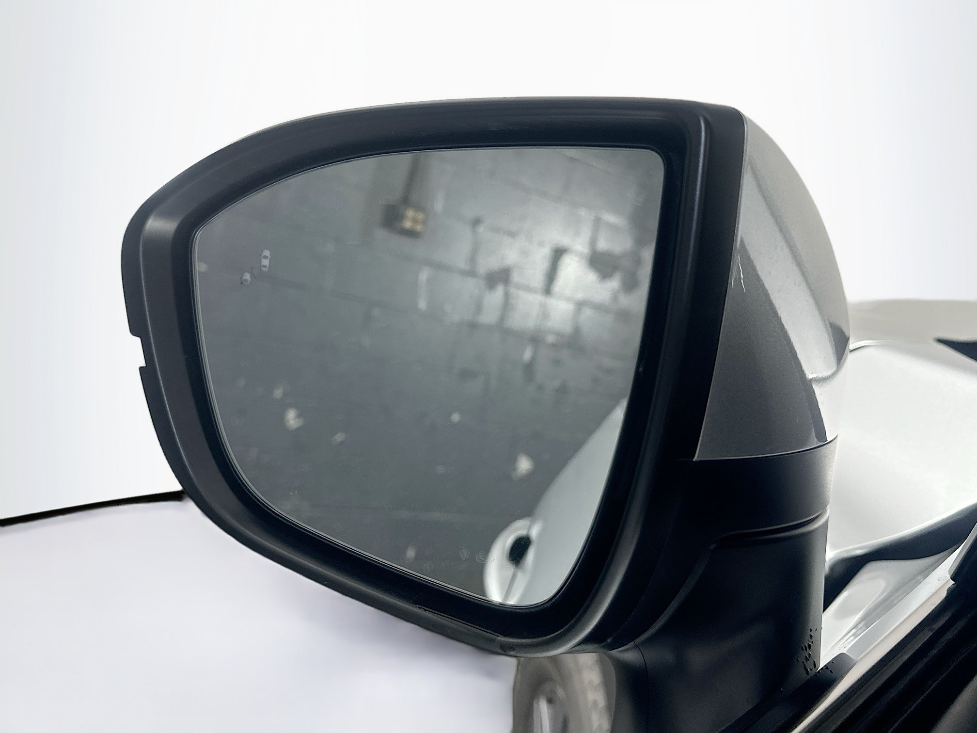 Used 2025 Nissan Pathfinder SV FWD image 16