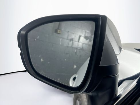 Used 2025 Nissan Pathfinder SV FWD image 16