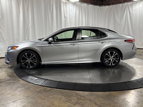 Used 2018 Toyota Camry SE FWD image 6