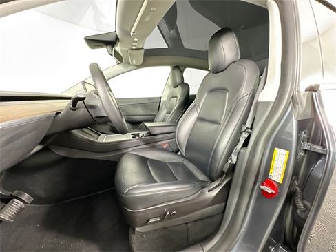 Used 2022 Tesla Model Y Long Range image 4