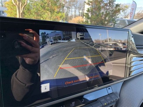 Used 2025 Toyota Camry SE image 22