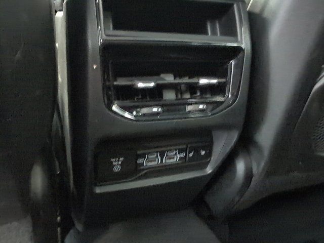 Used 2023 Jeep Grand Cherokee Limited AWD/4WD image 31