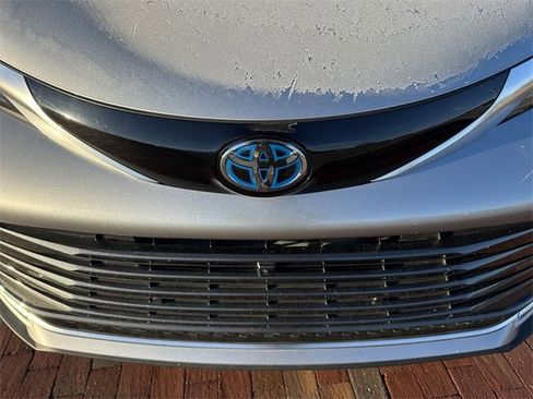 Used 2025 Toyota Sienna Platinum image 21
