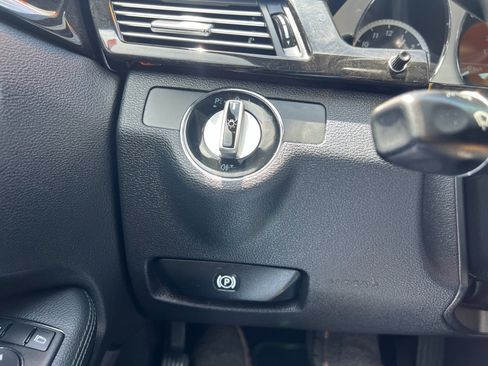 Used 2010 Mercedes-Benz E 350 Sedan image 19