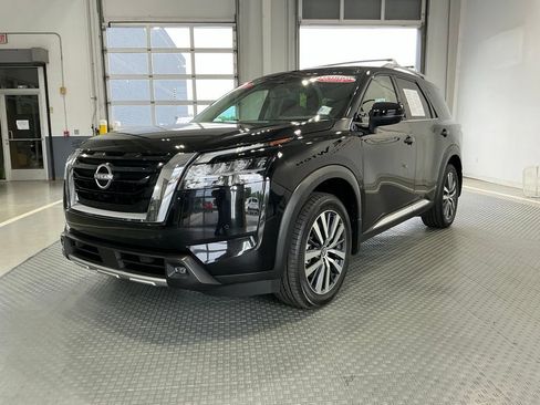 Used 2022 Nissan Pathfinder Platinum w/ Cargo Package FWD image 2