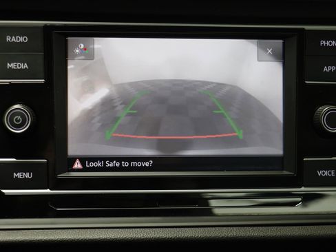 Certified 2022 Volkswagen Jetta SE image 9