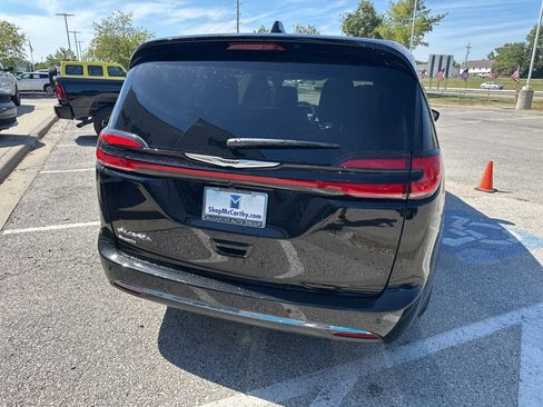 New 2026 Chrysler Pacifica Select image 28