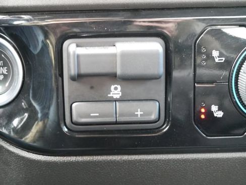 Used 2025 Chevrolet Silverado 1500 LT AWD/4WD image 18