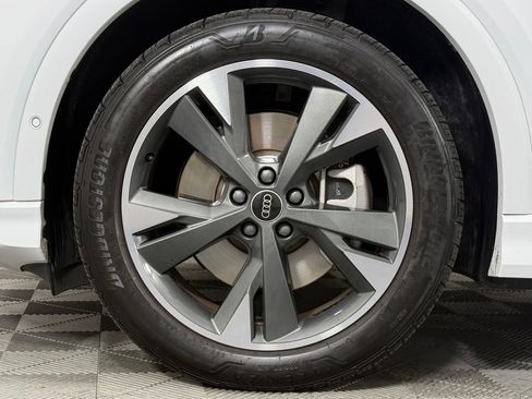 Used 2024 Audi Q4 e-tron Prestige image 11