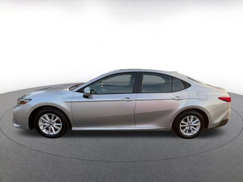 Used 2025 Toyota Camry LE image 9