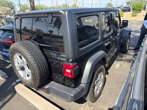 Used 2018 Jeep Wrangler Unlimited Sport S AWD/4WD image 4