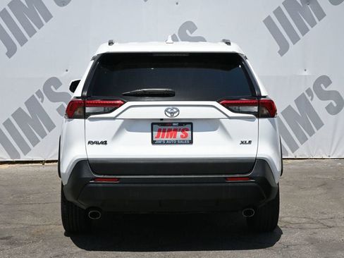 Used 2021 Toyota RAV4 XLE FWD image 5