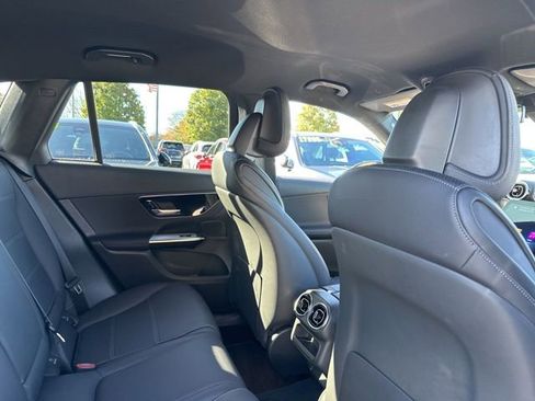 Used 2025 Mercedes-Benz GLC 300 4MATIC image 27
