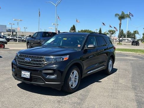 Certified 2023 Ford Explorer XLT RWD image 8