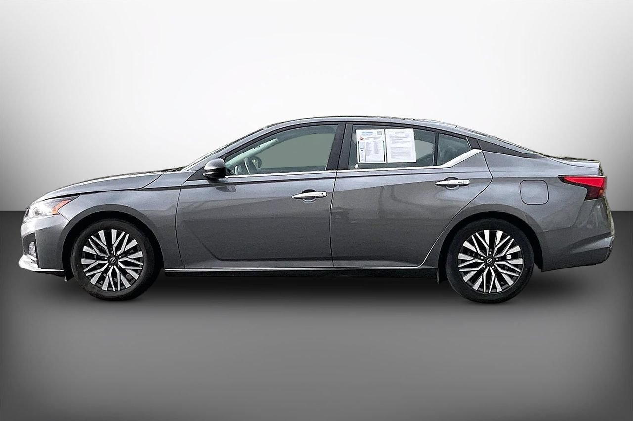 Used 2024 Nissan Altima 2.5 SV FWD image 5
