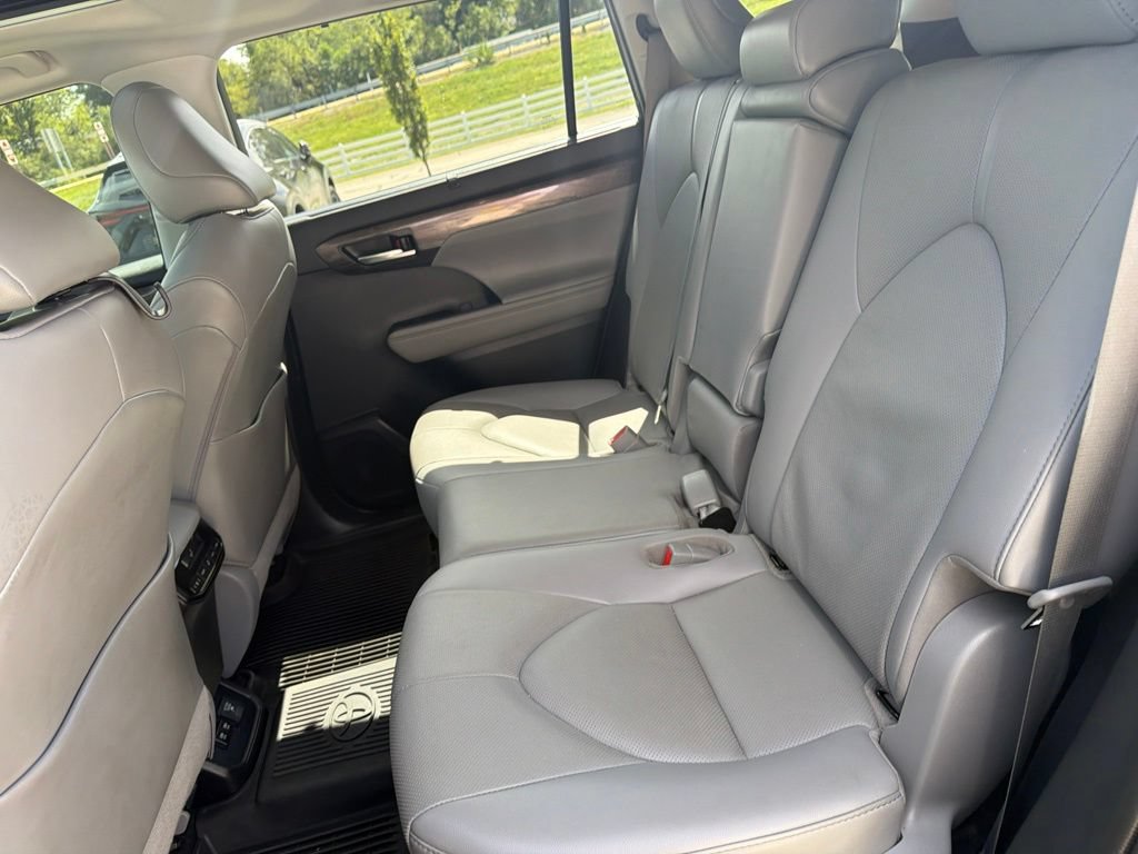 Used 2021 Toyota Highlander Limited AWD/4WD image 23