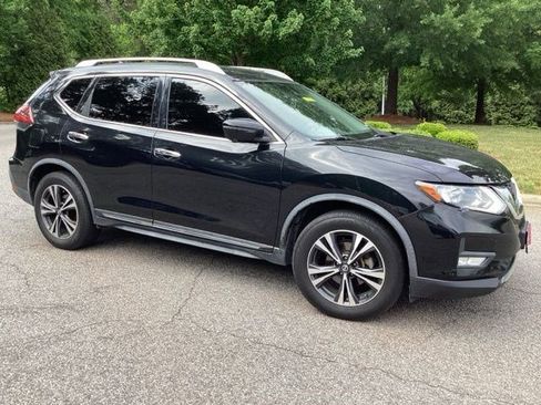 Used 2018 Nissan Rogue SL FWD image 2