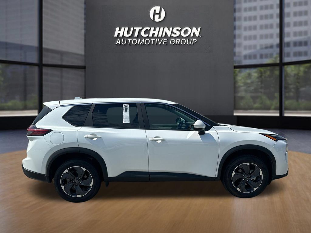 Used 2025 Nissan Rogue SV FWD image 8
