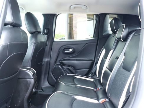 Used 2020 Jeep Renegade Latitude w/ Popular Equipment Group image 30