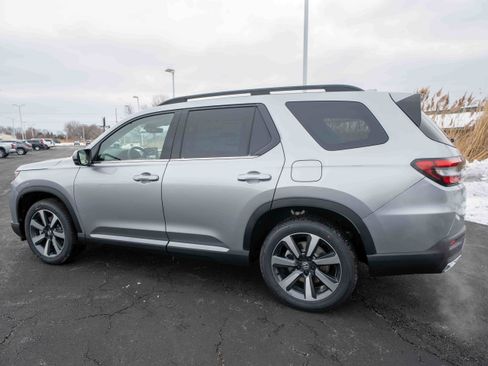 New 2025 Honda Pilot Touring image 4