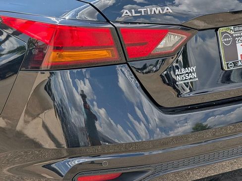 Certified 2024 Nissan Altima 2.5 SV FWD image 11