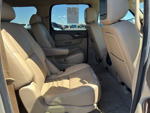 Used 2008 GMC Yukon XL SLT w/ SLT Preferred Equipment Group AWD/4WD image 14