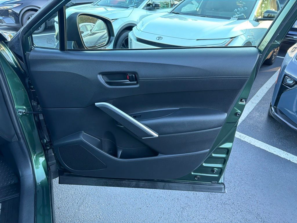 Certified 2023 Toyota Corolla Cross LE w/ Moonroof Package AWD/4WD image 9