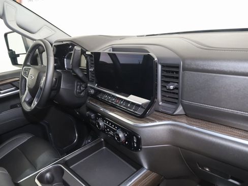 Used 2024 Chevrolet Silverado 2500 LT w/ Midnight Edition image 41