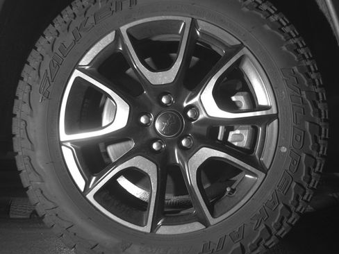 Used 2025 Jeep Compass Trailhawk AWD/4WD image 13