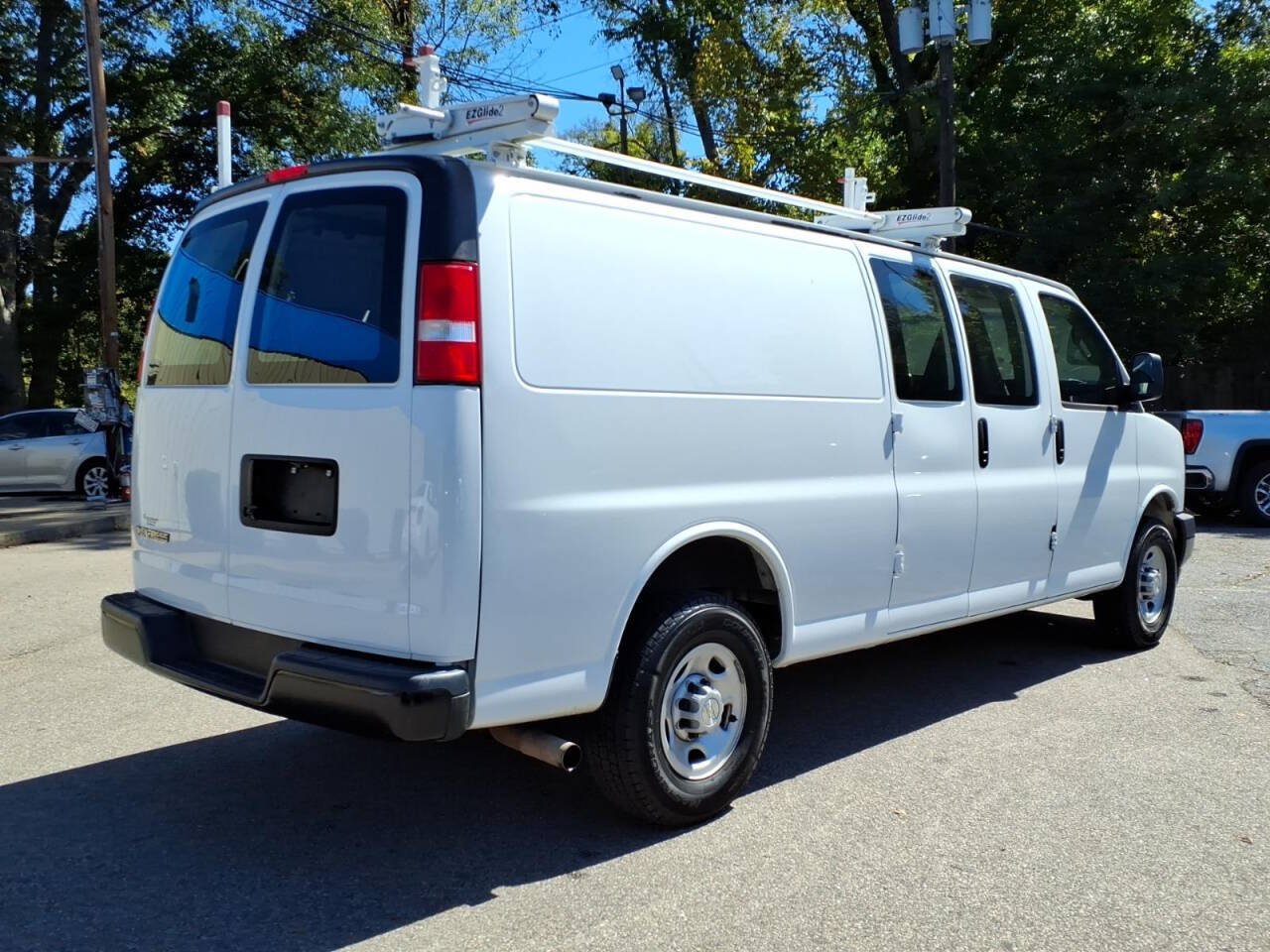 Used 2022 Chevrolet Express 2500 Extended w/ Driver Convenience Package RWD image 3