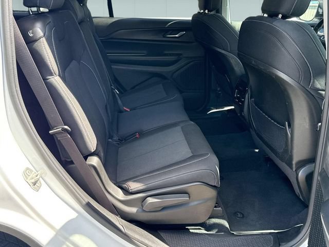 Used 2024 Jeep Grand Cherokee L Laredo AWD/4WD image 30