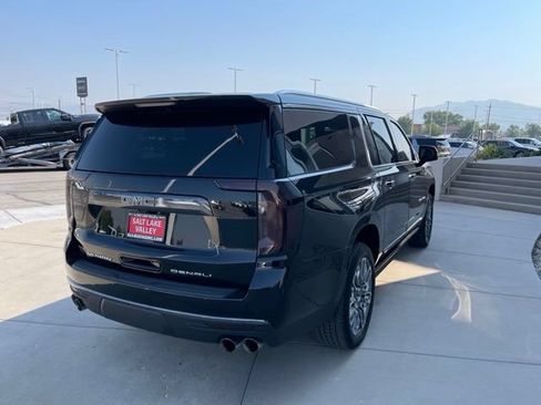 Used 2023 GMC Yukon XL Denali Ultimate AWD/4WD image 5