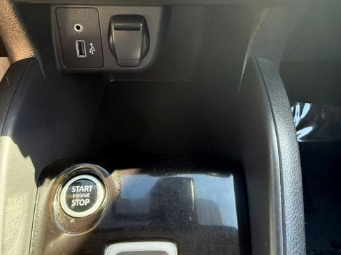 Used 2021 Nissan Versa SV FWD image 35