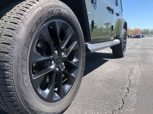 Used 2021 Jeep Wrangler Unlimited Sahara w/ Cold Weather Group image 22