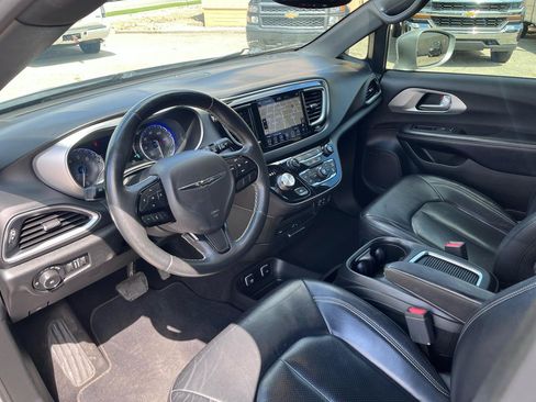 Used 2018 Chrysler Pacifica Touring-L Plus FWD image 30