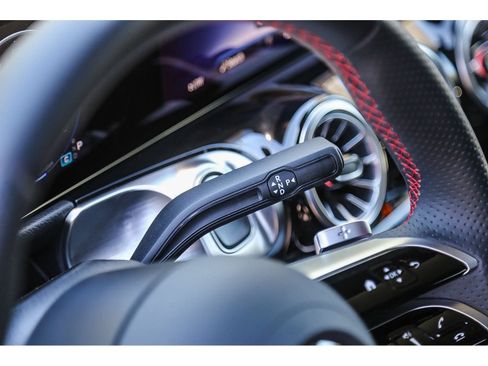 Used 2024 Mercedes-Benz EQB 300 4MATIC image 18