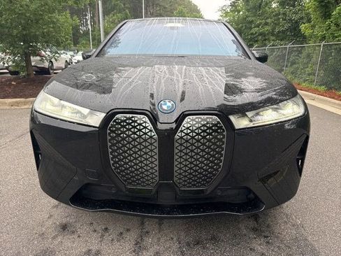 Used 2025 BMW iX xDrive50 w/ Premium Package AWD/4WD image 4