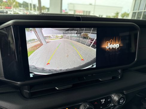 Used 2024 Jeep Wrangler Unlimited Rubicon w/ Safety Group image 23