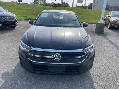 Used 2023 Volkswagen Jetta SE w/ Panoramic Sunroof Package FWD image 2