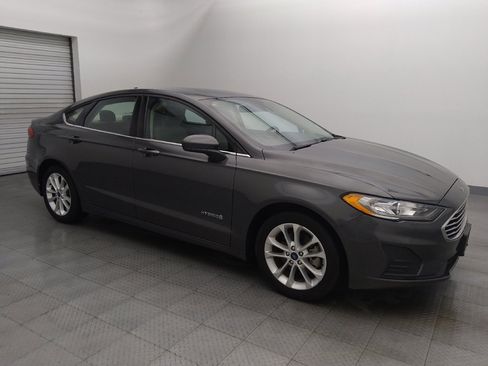 Used 2019 Ford Fusion SE FWD image 11
