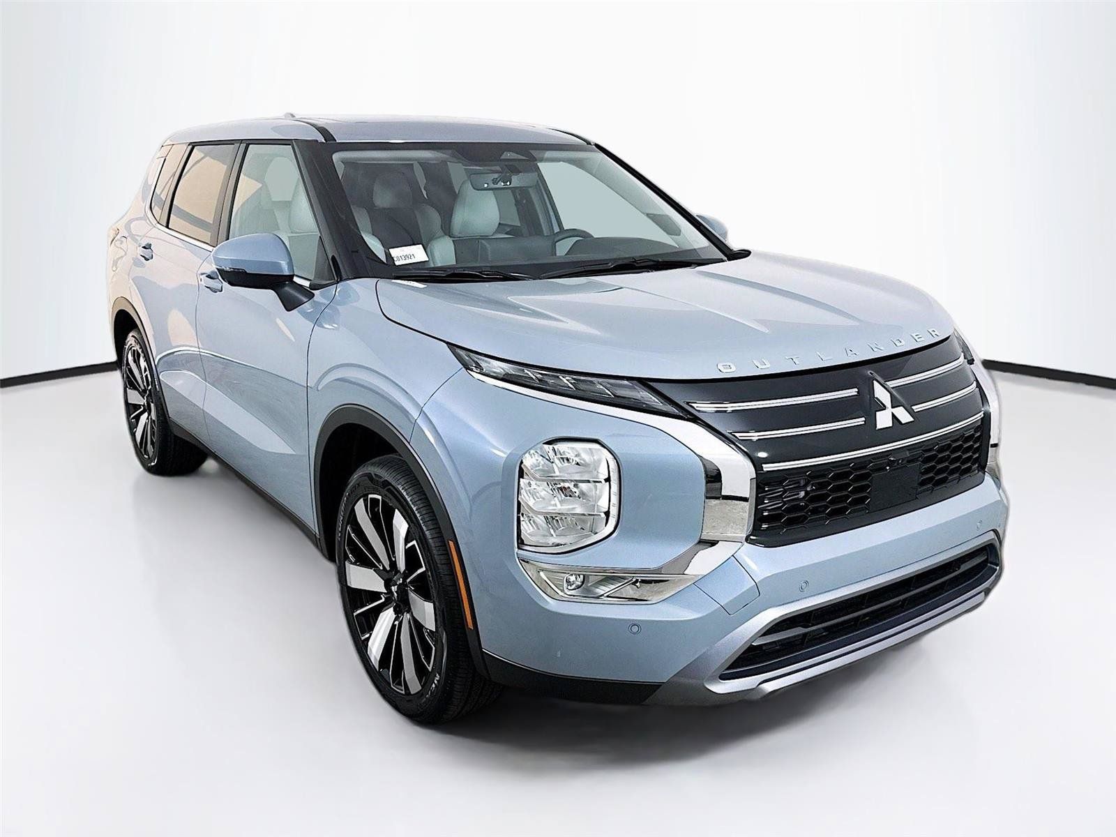 New 2026 Mitsubishi Outlander SE FWD image 2