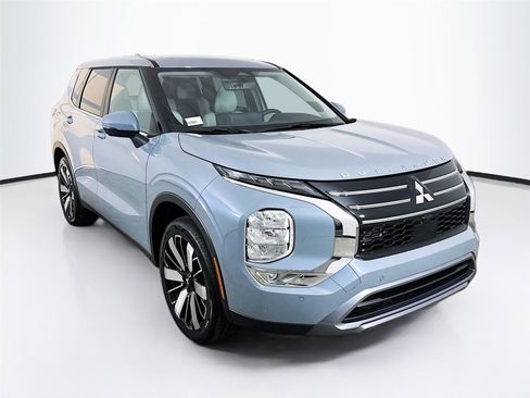 New 2026 Mitsubishi Outlander SE FWD image 2