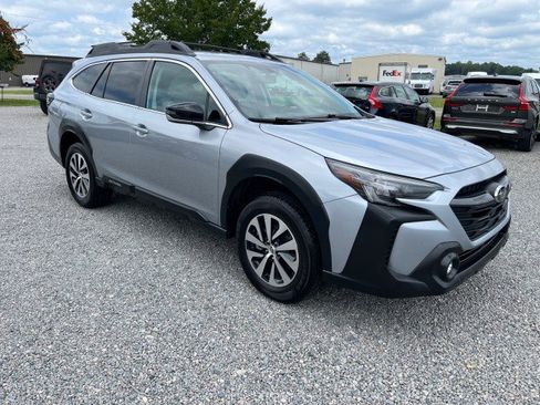Used 2023 Subaru Outback Premium AWD/4WD image 4