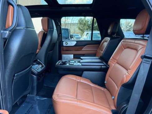 Used 2019 Lincoln Navigator Reserve AWD/4WD image 17