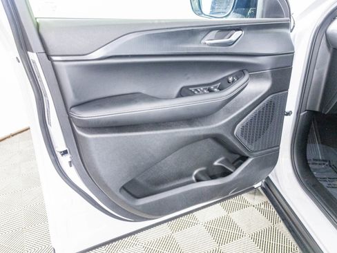 New 2025 Jeep Grand Cherokee L Altitude image 14