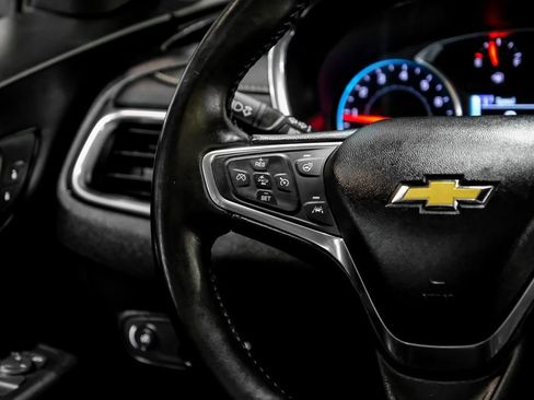 Used 2018 Chevrolet Equinox Premier FWD image 17