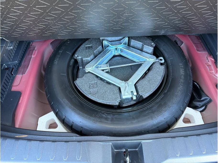 Used 2019 Toyota RAV4 LE w/ Carpet Mat Package AWD/4WD image 22