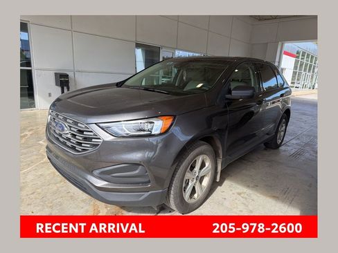 Used 2019 Ford Edge SE image 1