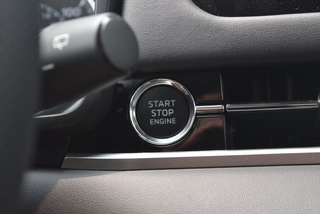 New 2025 Mitsubishi Outlander AWD image 16
